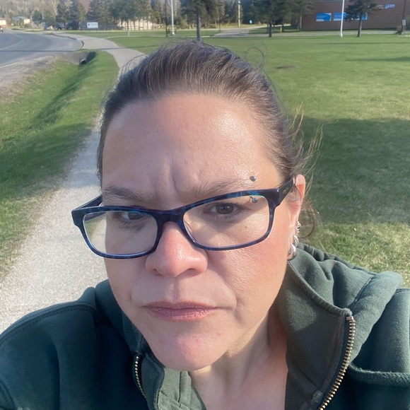 Meet your Posher, Nicole - Picture 2 of 2